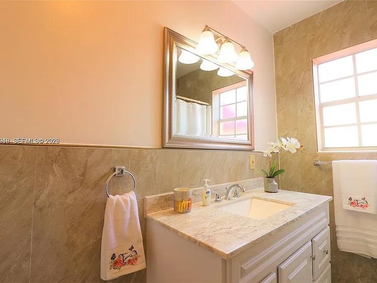 1698 SW 20th St #1 — Photo 15
