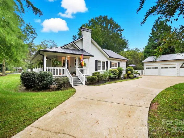 101 Cottonwood Dr, Mount Holly, NC 28120