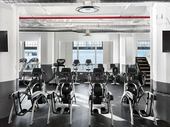 184 Kent Avenue image 13 of 16