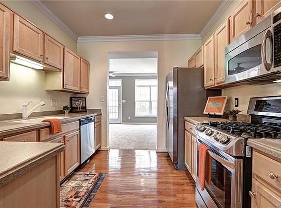 4th image of 442 Kingscote Ln #442