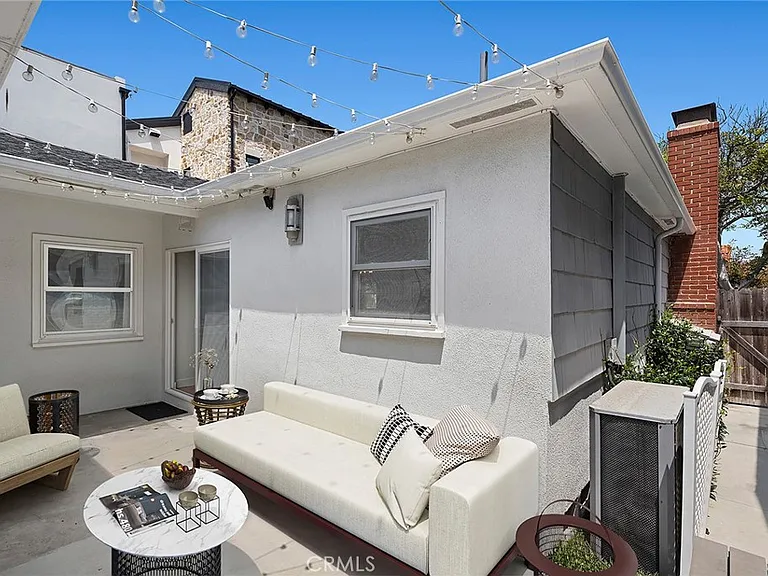 2049 E Ocean Blvd — Photo 16