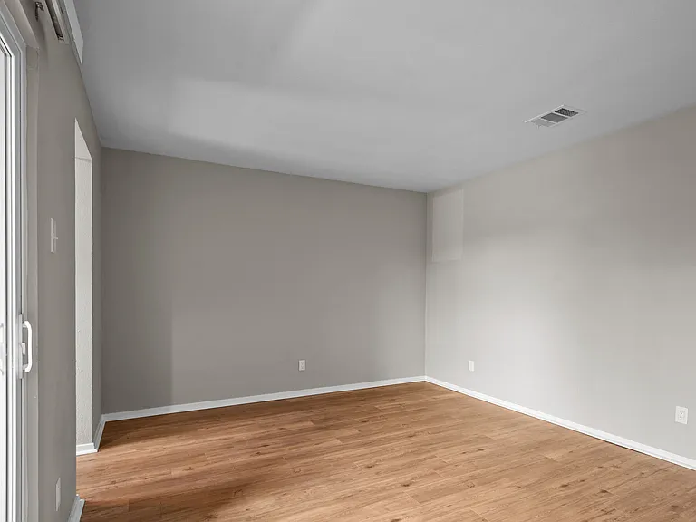 Kennington Apartments — Photo 6