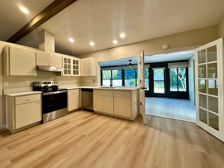 5603 Creekwood Dr — Photo 8