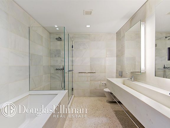 3rd image of 400 E 67th St APT 20A