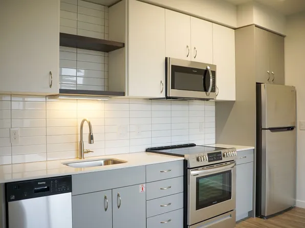 2320 N Vancouver Ave #305, Portland, OR 97227