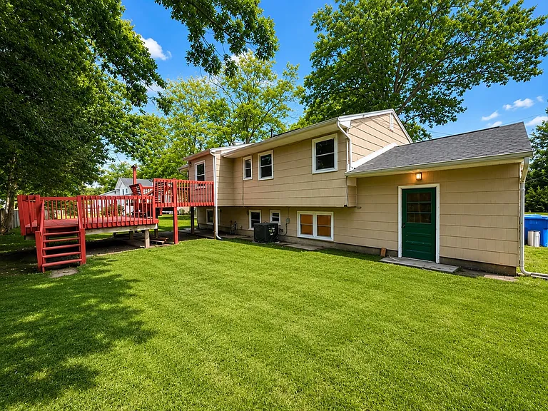 20 Woodridge Ave — Photo 4