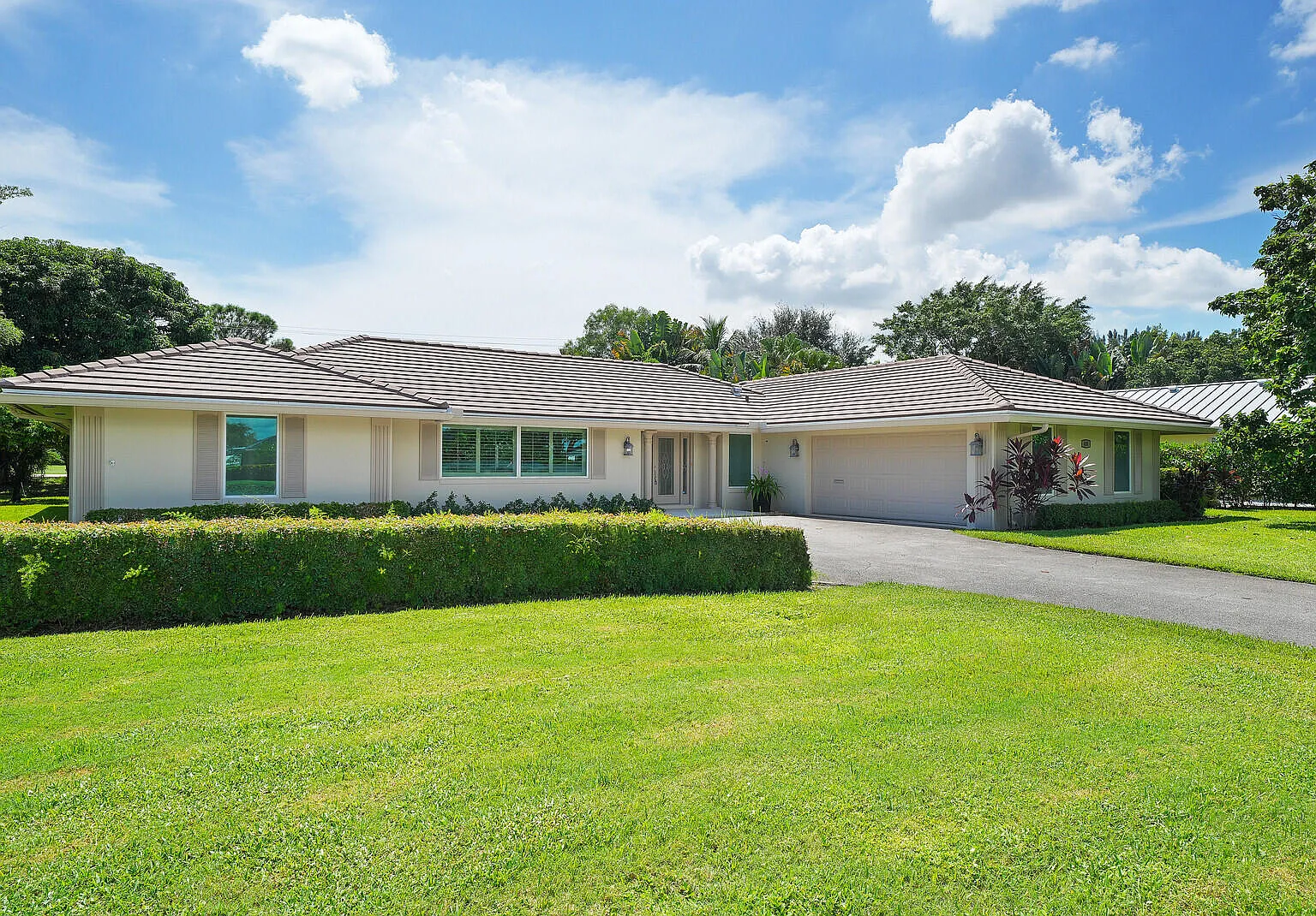 4 bed, 2.5 bath, 2416 sqft, $4,750 — Photo 1