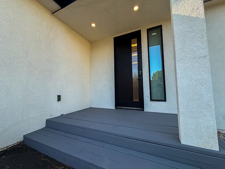 17353 Gresham St — Photo 16