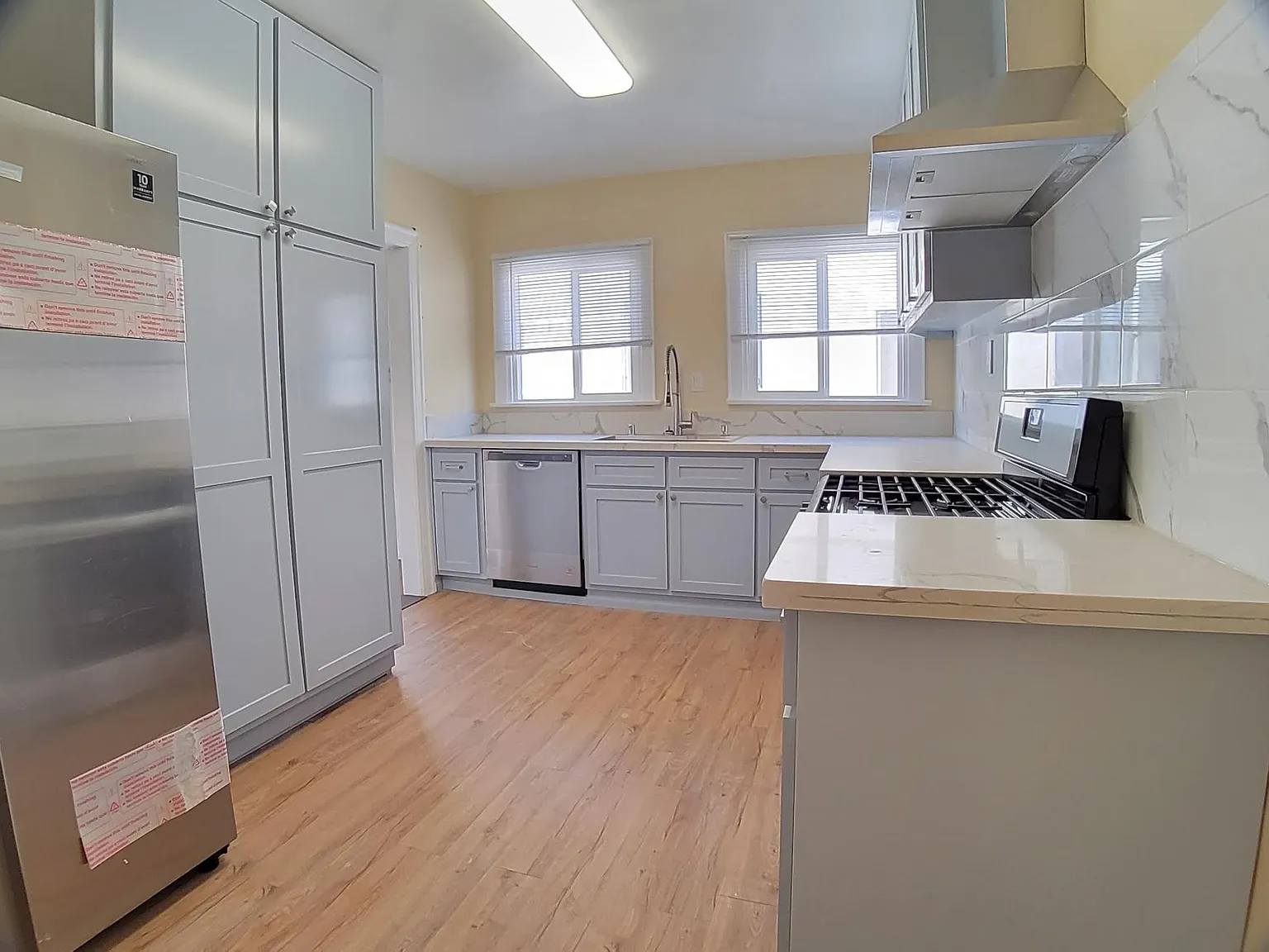 2 bed, 1.5 bath, 1598 sqft, $2,895 — Photo 3