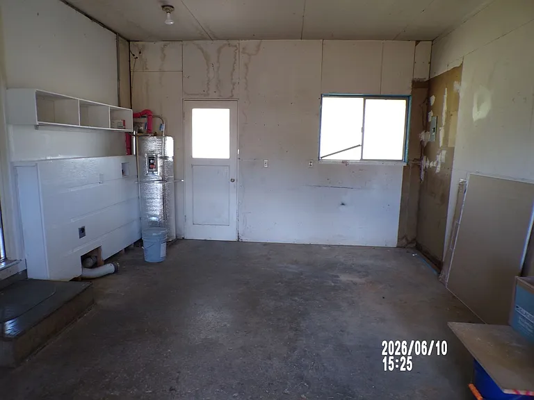 325 SE Bridgeway Ave — Photo 14