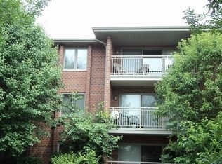 7800 W 89th St APT 301, Hickory Hills, IL