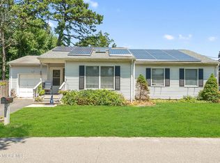 60 Walnut St, Beachwood, NJ