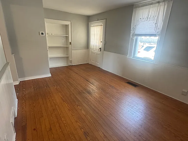 20-22 E Center St — Photo 5