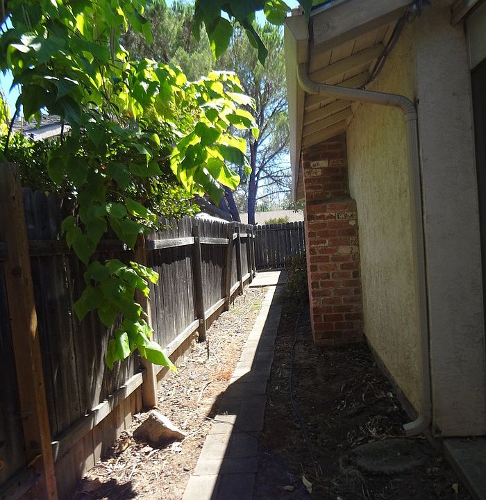 1st image of 1221 Bunker Hill Dr