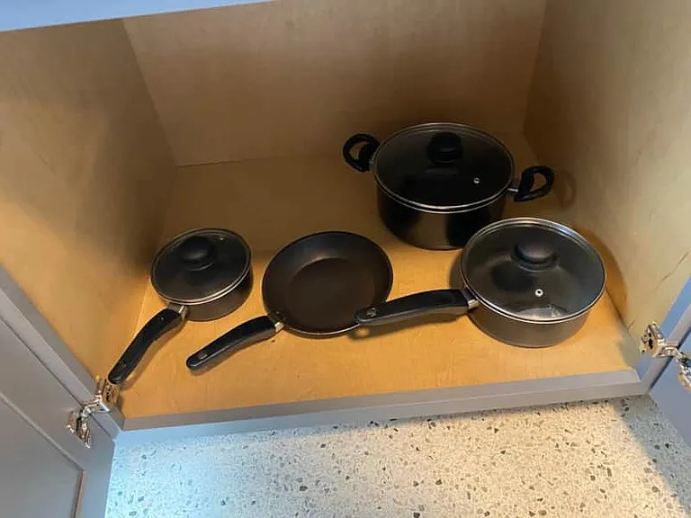 Cookware set with pots, lids and frying pans included