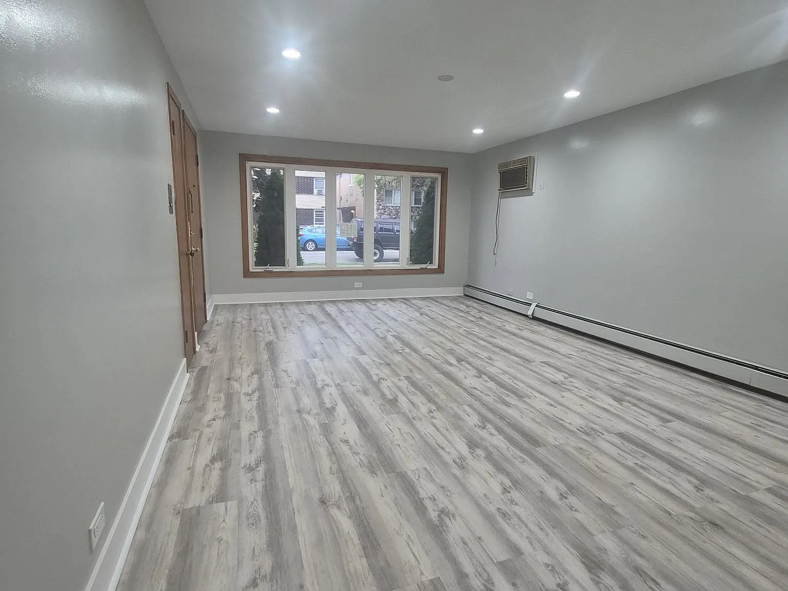 2 bed, 1.5 bath, 1800 sqft, $1,999 — Photo 1