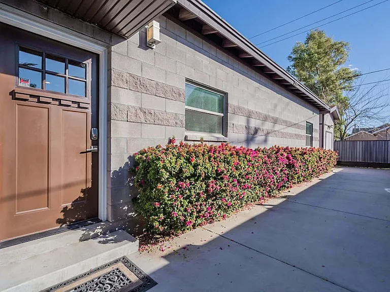 E Earll Dr — Photo 21