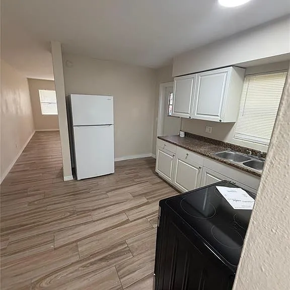 1458 Grove St — Photo 5