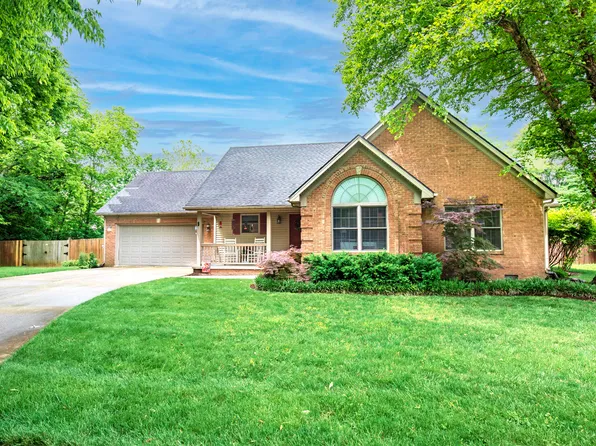 453 Gleneagles Way, Versailles, KY 40383