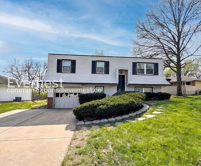 11912 Beacon Ave — Photo 1