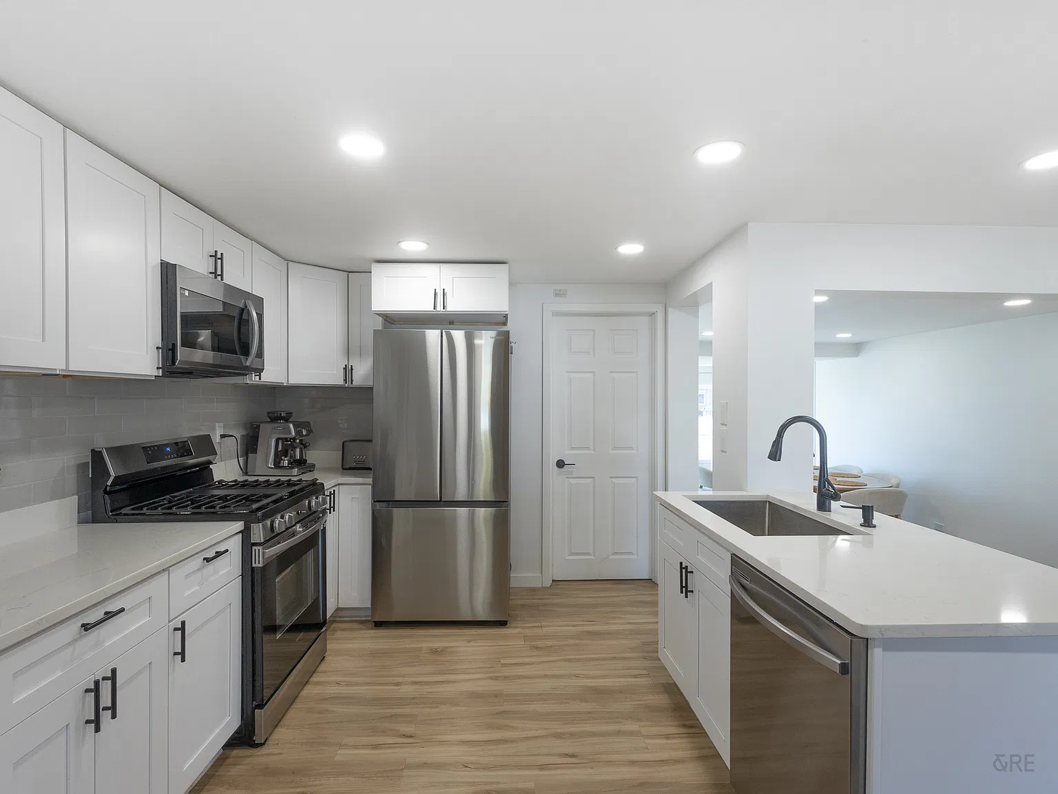 3 bed, 1400 sqft, $3,450 — Photo 4