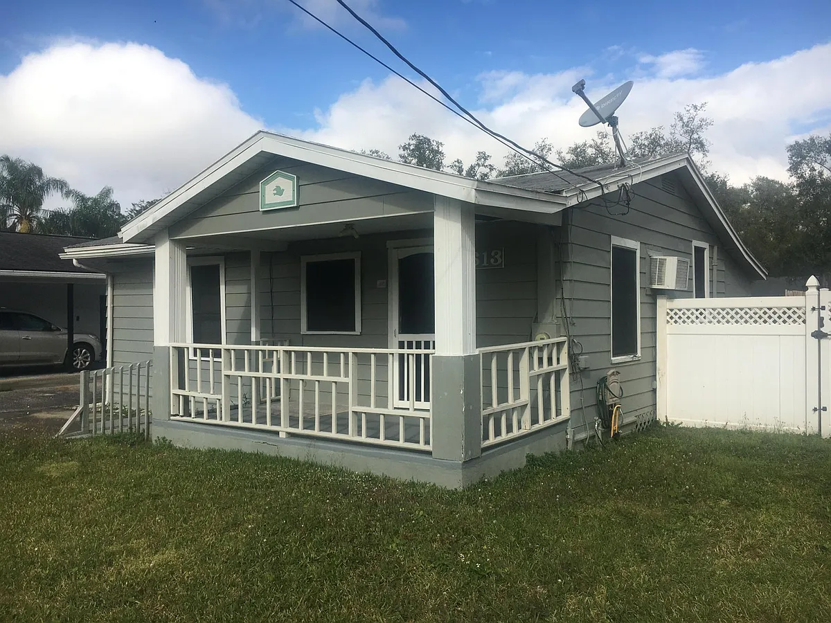 Building Photo - 1613 Cumbie Ave