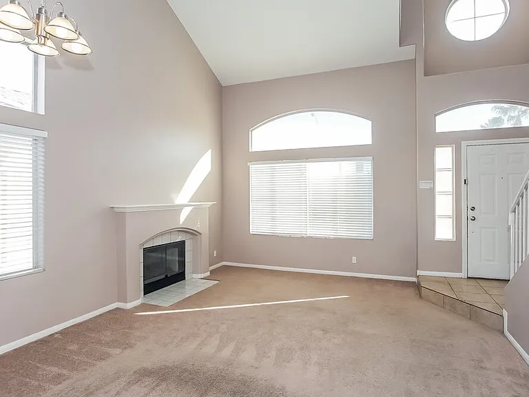 271 Bluefield Ln — Photo 5