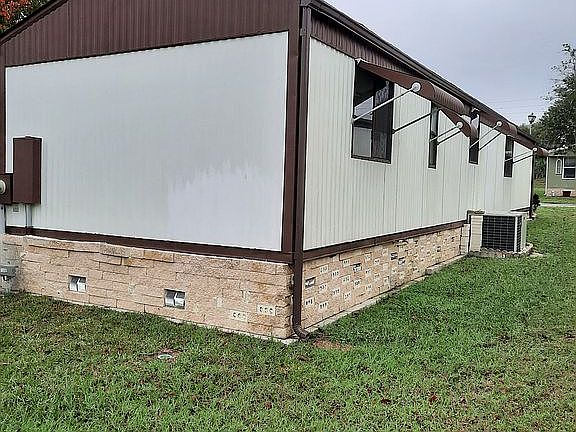 4th image of 2 Lakeview Dr