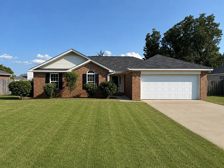 135 Summerfield Cir — Photo 1