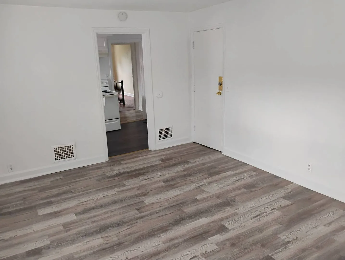 238 E Beechwood Ave — Photo 3
