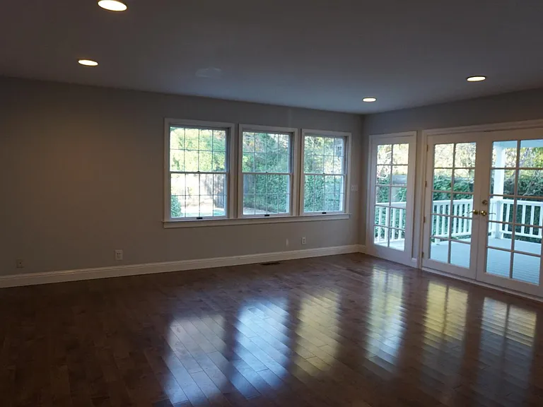 100 Shady Ln — Photo 8