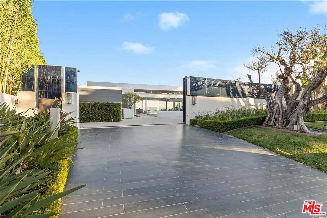 6 bed, 9.0 bath, 10000 sqft, $80,000 — Photo 3