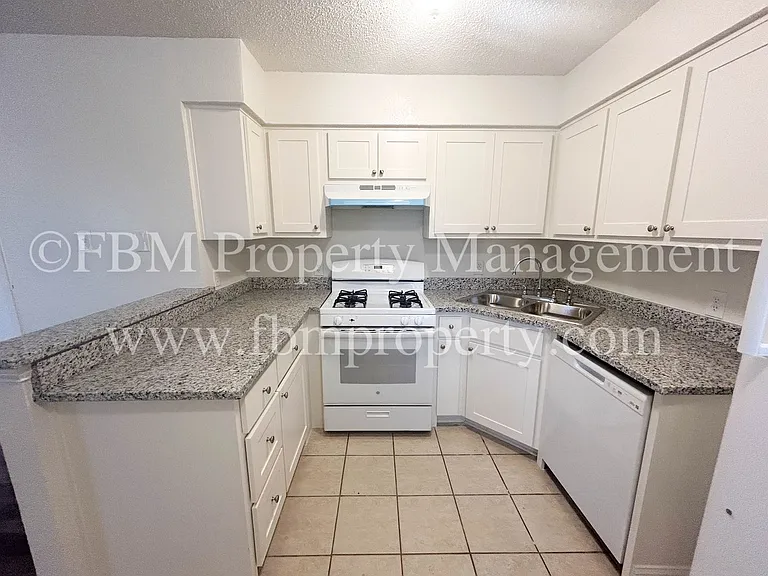 604 Walter Stephenson Rd #A — Photo 9