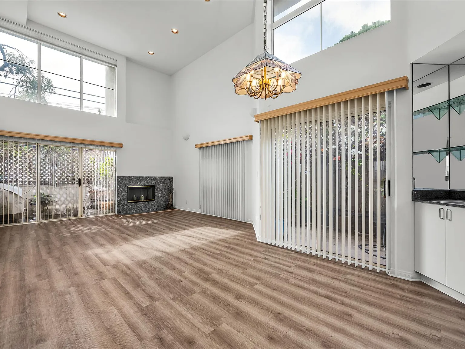 3 bed, 1925 sqft, $6,700 — Photo 3
