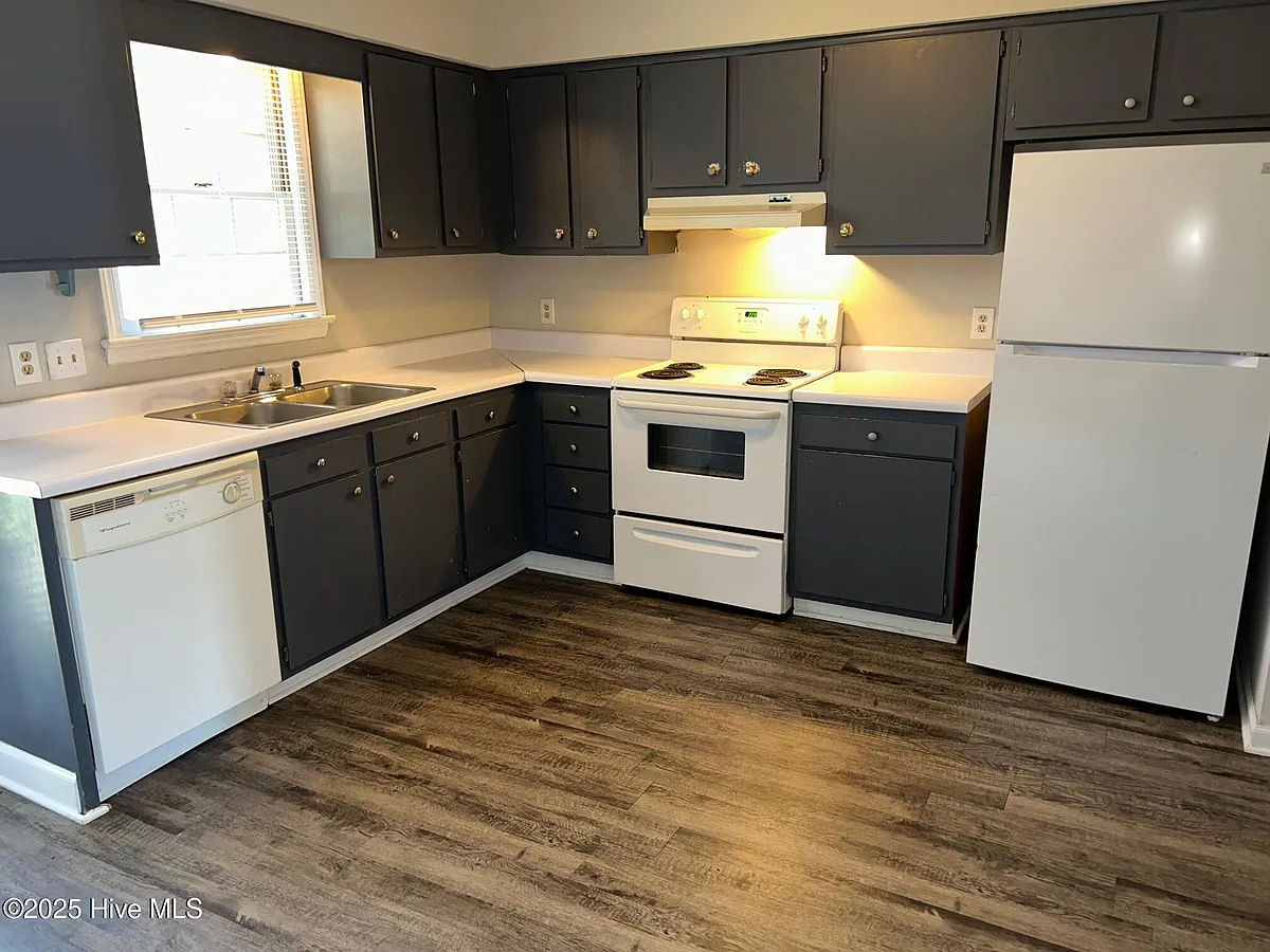 Building Photo - 102 David Dr #F7