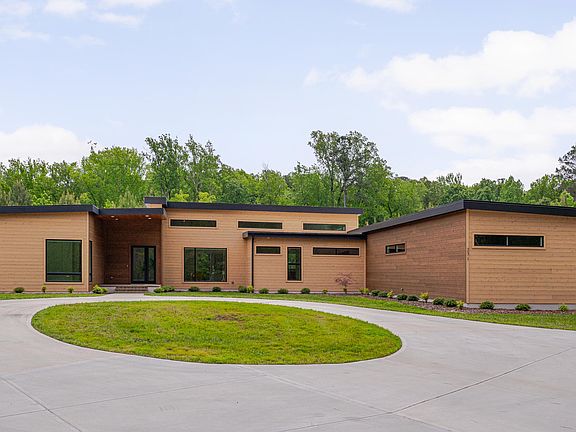 2nd image of 271 Walnut Branch Rd