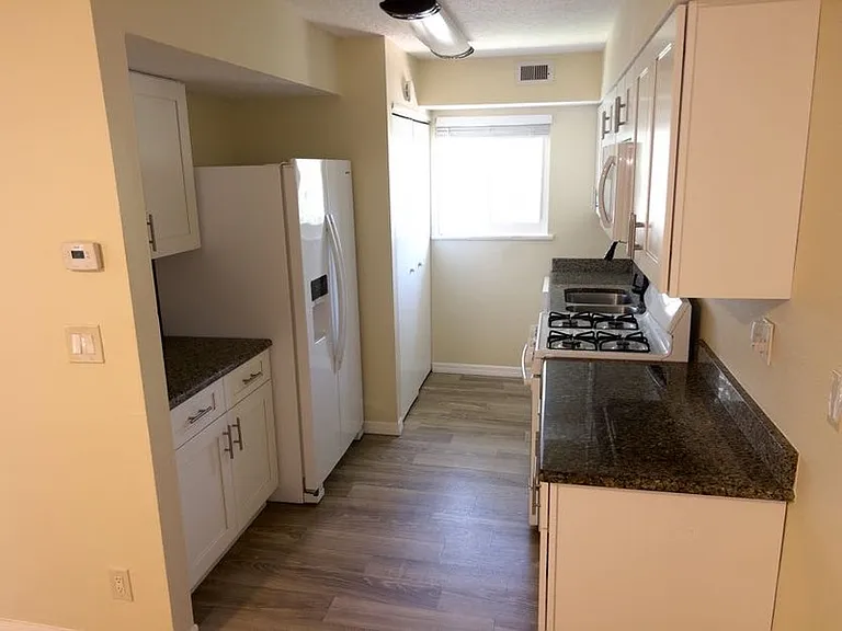 14 W Rhodes Dr — Photo 6