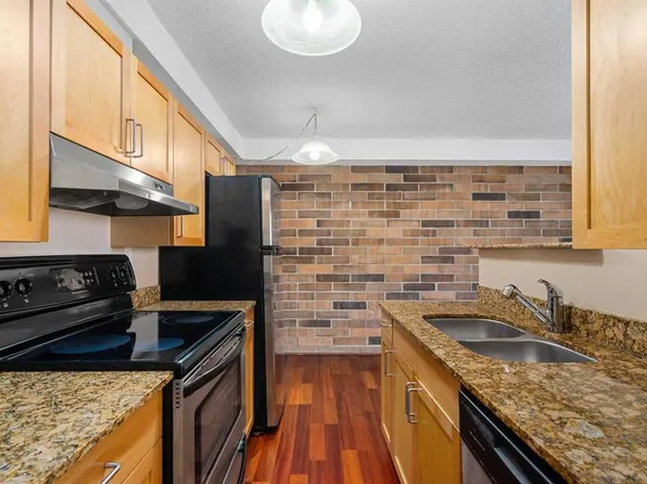 315 E 9a St NW #404, Calgary, AB T2N 1T7