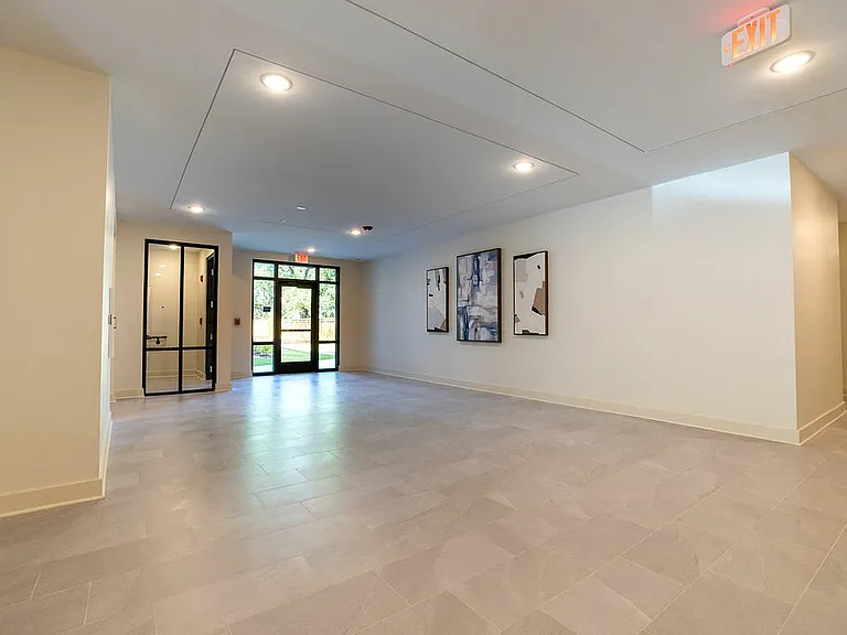 Point at Mid City — Photo 46