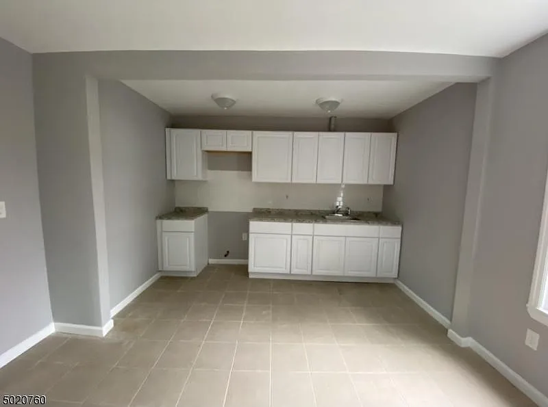 Building Photo - 64-66 Maple Ave #1