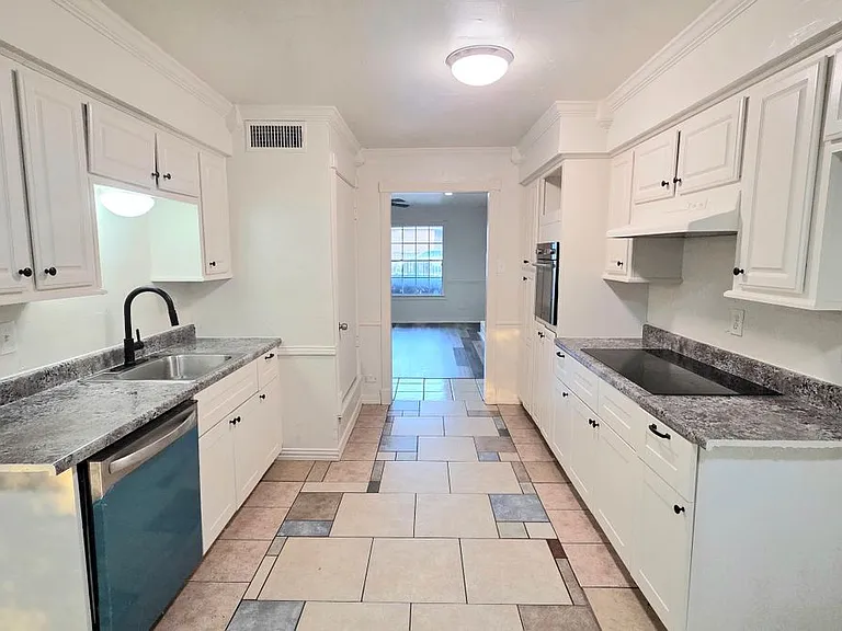 215 Johnson Dr — Photo 7