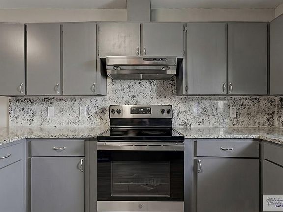 5th image of 305 W 7th St