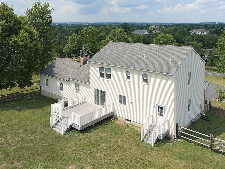 815 Clawson Ave — Photo 38