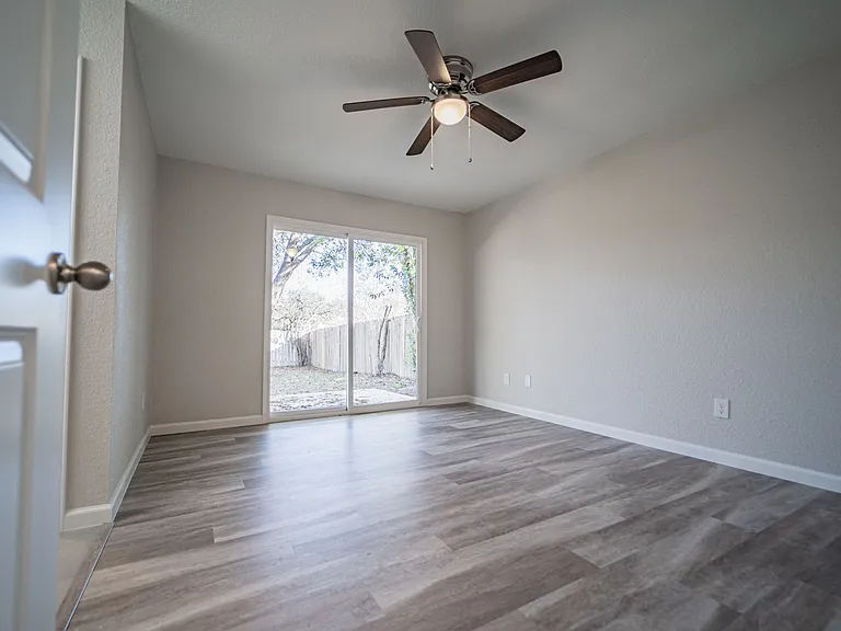 5866 Cliff Path — Photo 19