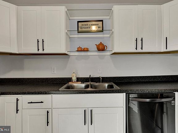 4th image of 247 Locust Ln