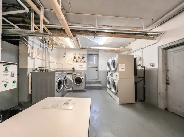 31-14 Crescent Street image 15 of 15