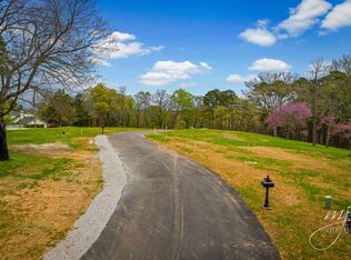 12 Pine Crest Ln #12, Eureka Springs, AR 72632