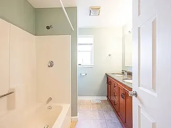 539A Admiral St #1, Providence, RI 02908
