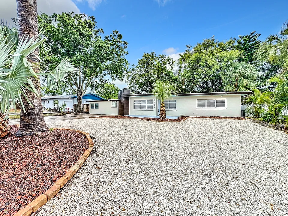 2107 Pine Ter #2