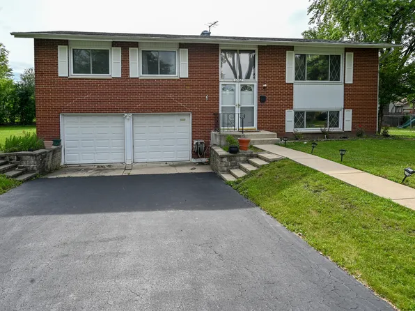 6702 Carpenter Ct, Woodridge, IL 60517
